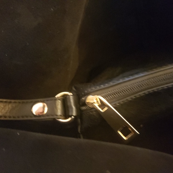 NEW AHDORNED VEGAN LEATHER BLACK HOBO TOTE w/ CAMO STRAP GOLD 2 in 1 - Picture 9 of 9